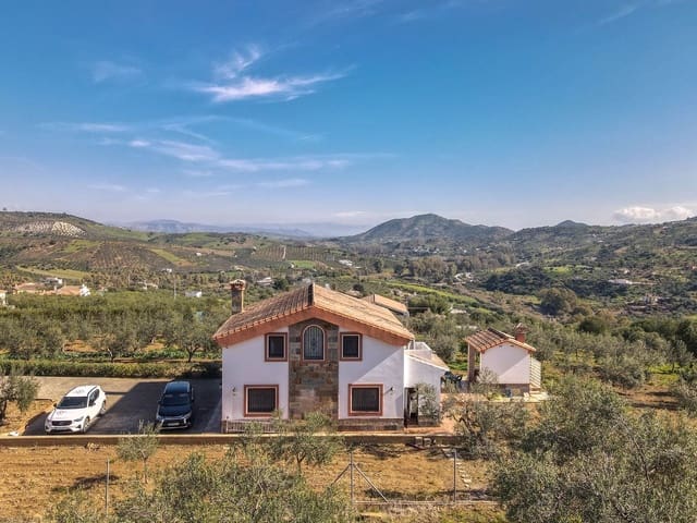 4 soveværelse Villa til salg i Guaro med garage - € 395.000 (Ref: 8863435)