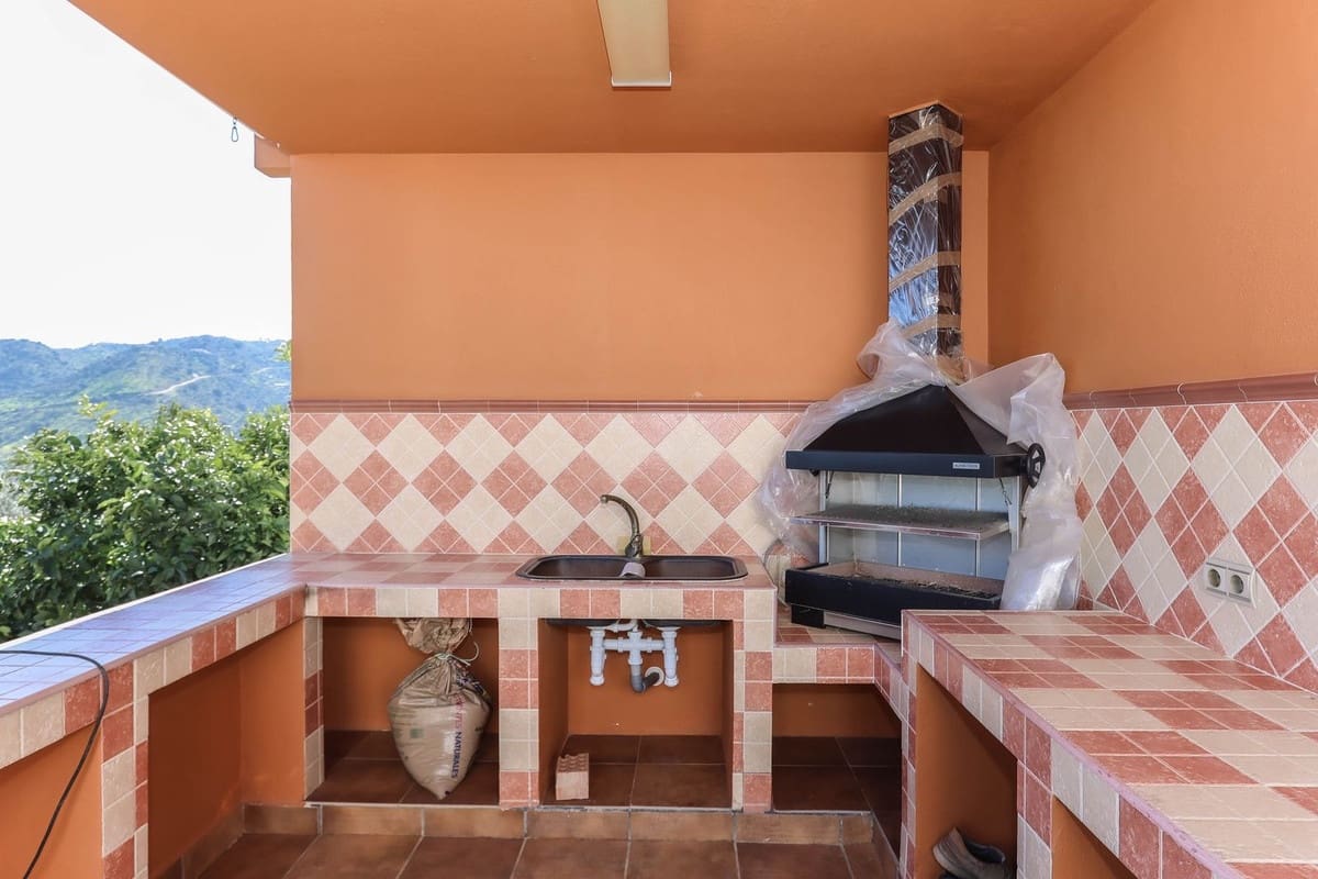 4 Zimmer Villa zu verkaufen in Guaro mit Garage - 395.000 € (Ref: 8863435)