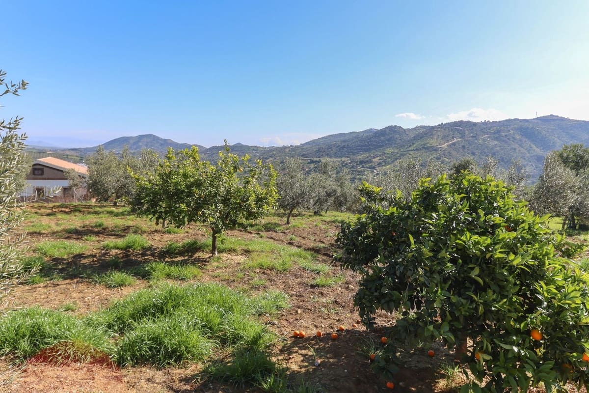 4 Zimmer Villa zu verkaufen in Guaro mit Garage - 395.000 € (Ref: 8863435)