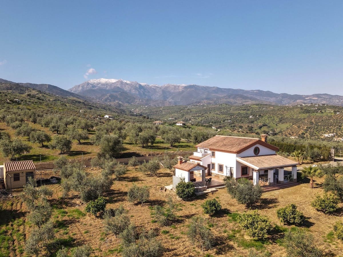 4 Zimmer Villa zu verkaufen in Guaro mit Garage - 395.000 € (Ref: 8863435)