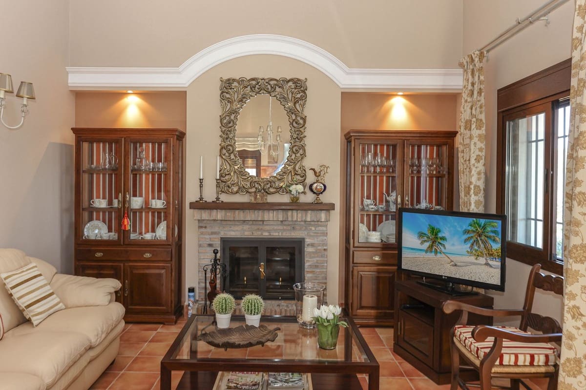 4 soverom Villa til salgs i Guaro med garasje - € 395 000 (Ref: 8863435)