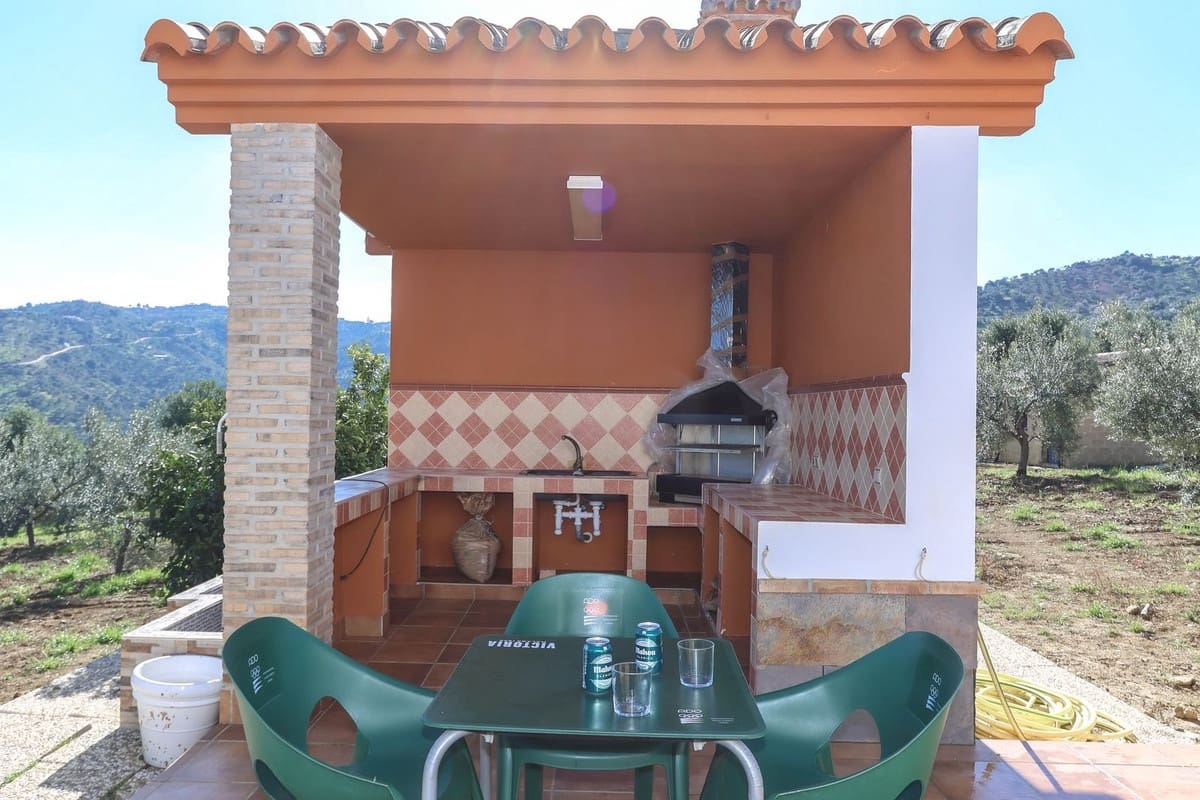 4 soverom Villa til salgs i Guaro med garasje - € 395 000 (Ref: 8863435)