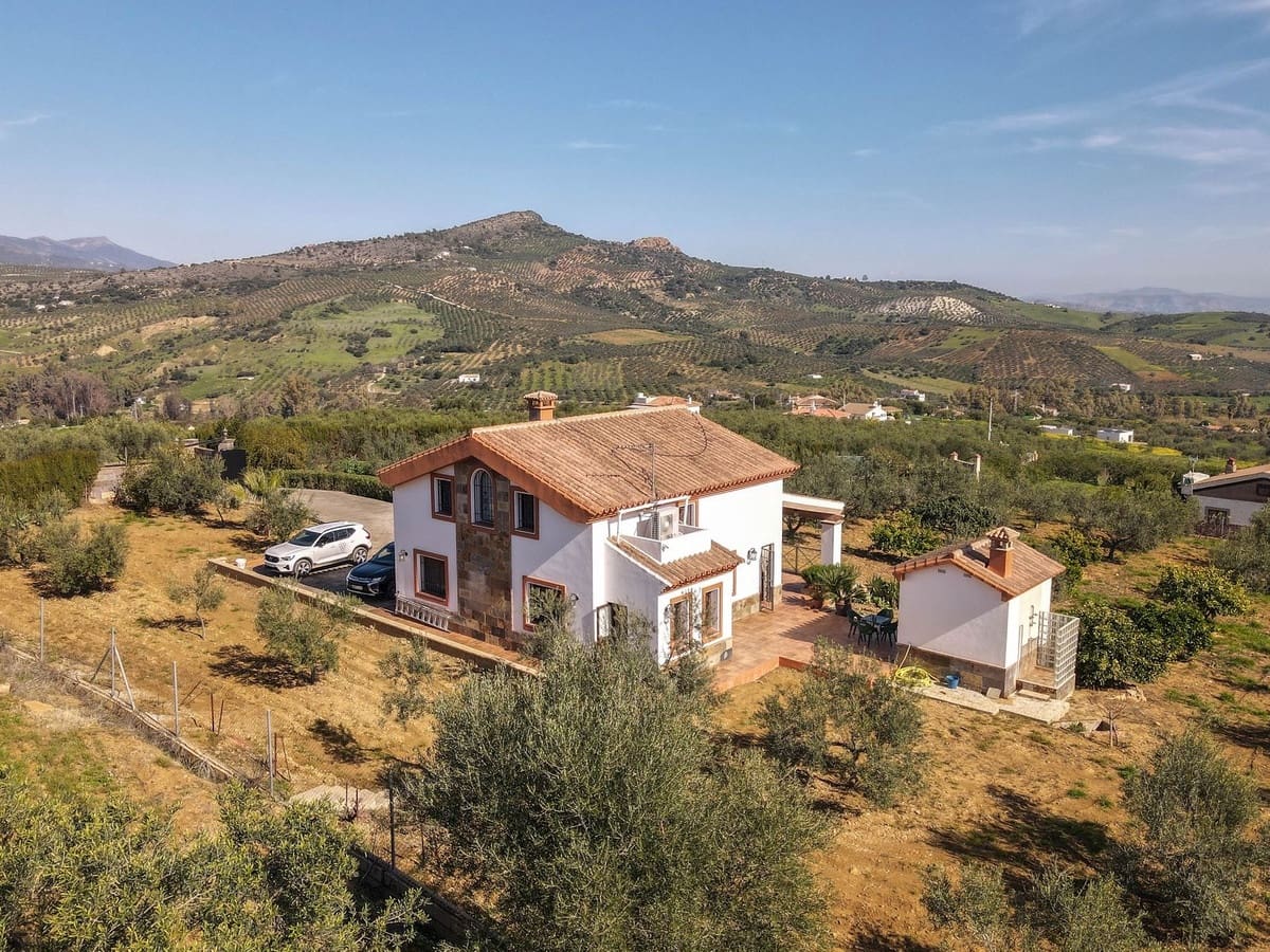 4 sypialnia Willa na sprzedaż w Guaro z garażem - 395 000 € (Ref: 8863435)