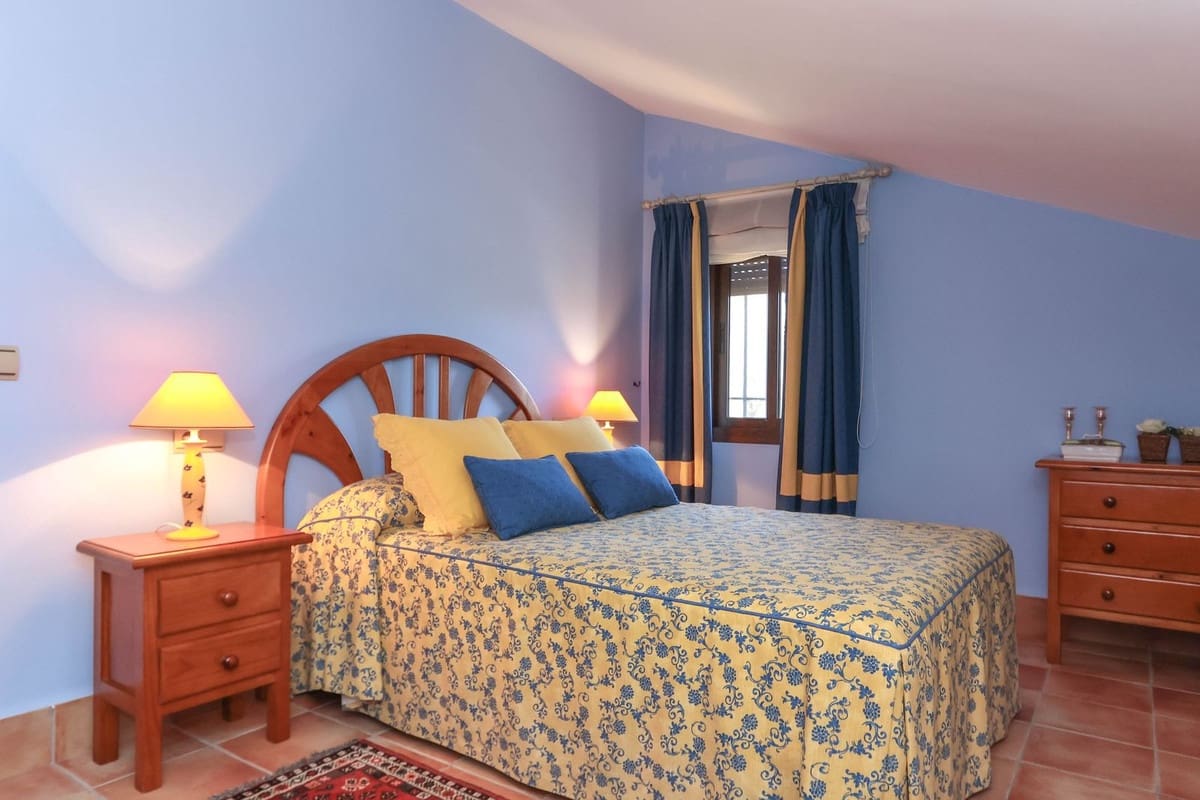 4 sypialnia Willa na sprzedaż w Guaro z garażem - 395 000 € (Ref: 8863435)