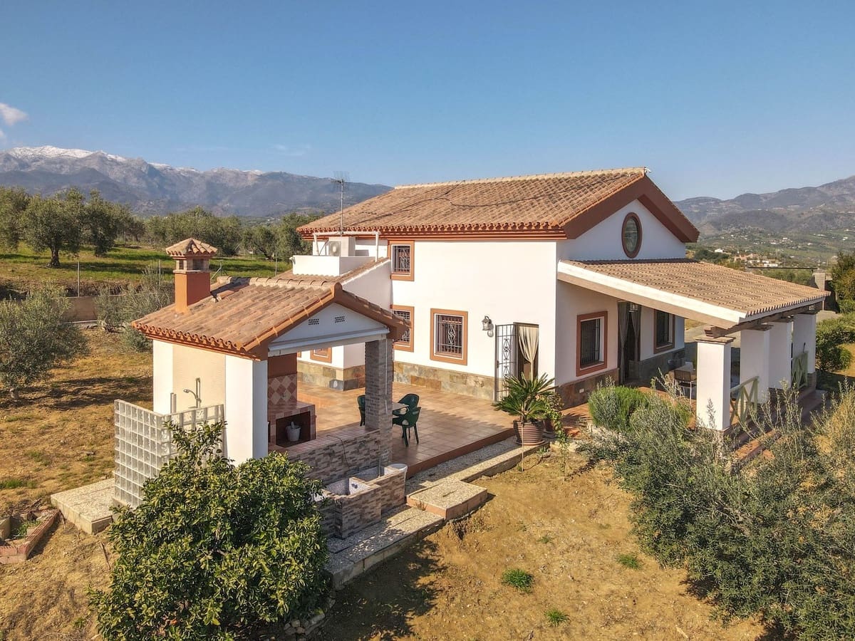 4 sypialnia Willa na sprzedaż w Guaro z garażem - 395 000 € (Ref: 8863435)