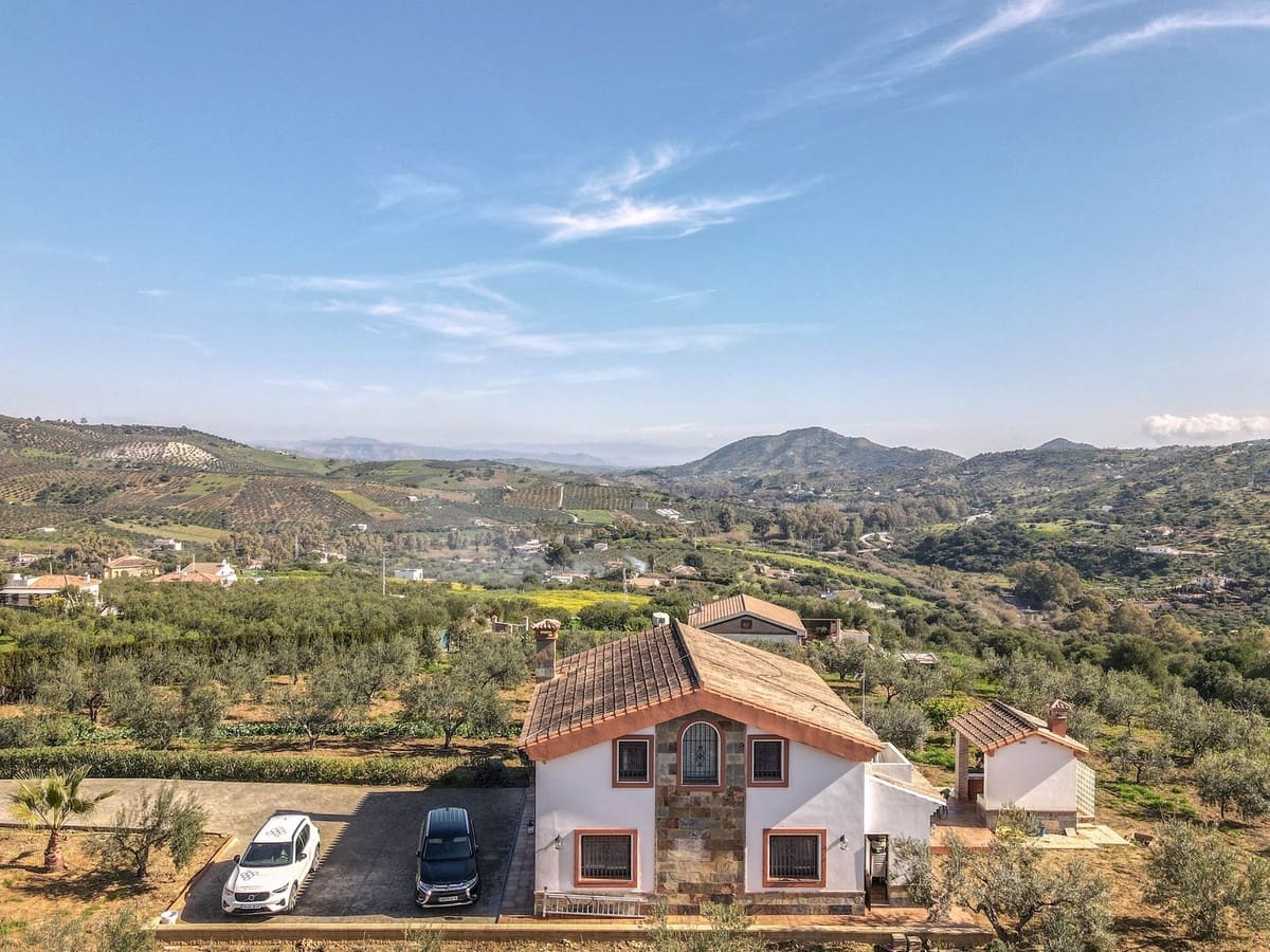 4 sypialnia Willa na sprzedaż w Guaro z garażem - 395 000 € (Ref: 8863435)