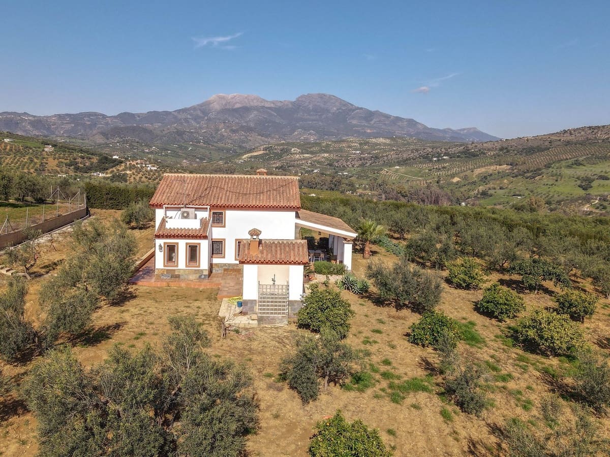 4 sypialnia Willa na sprzedaż w Guaro z garażem - 395 000 € (Ref: 8863435)