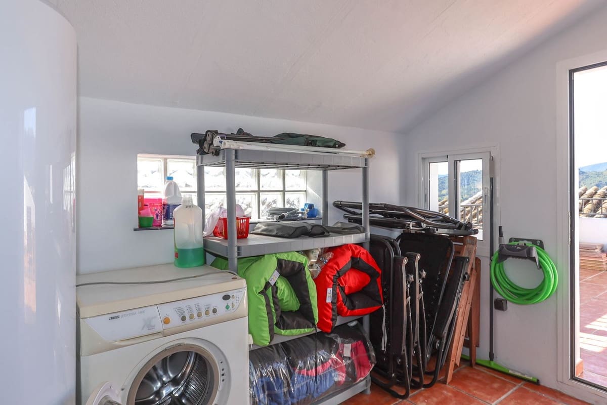 3 soveværelse Byhus til salg i Yunquera - € 99.000 (Ref: 8941055)