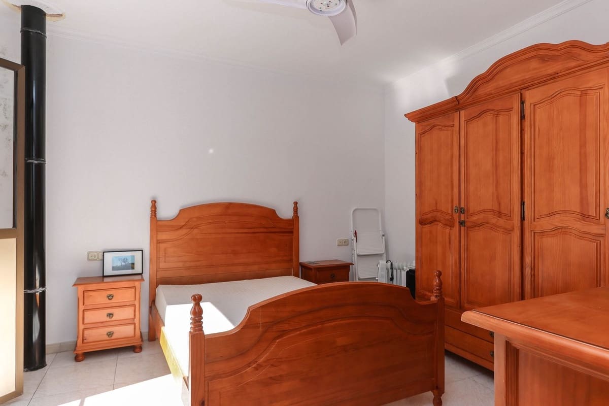 3 slaapkamer Huis te koop in Yunquera - € 99.000 (Ref: 8941055)