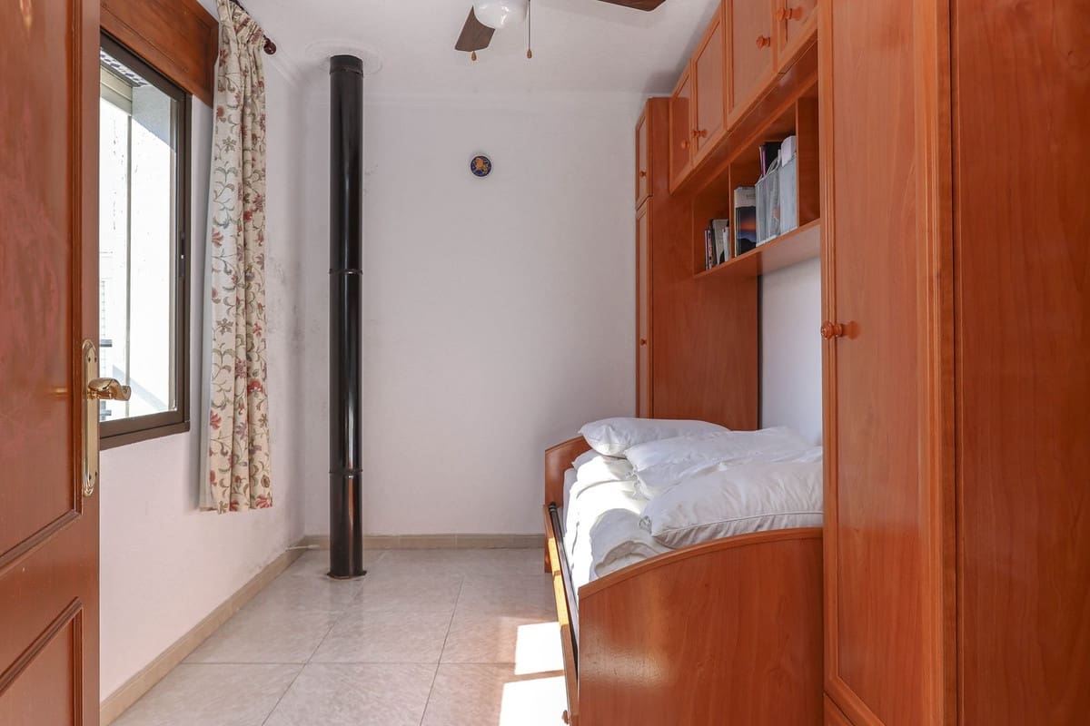 3 slaapkamer Huis te koop in Yunquera - € 99.000 (Ref: 8941055)