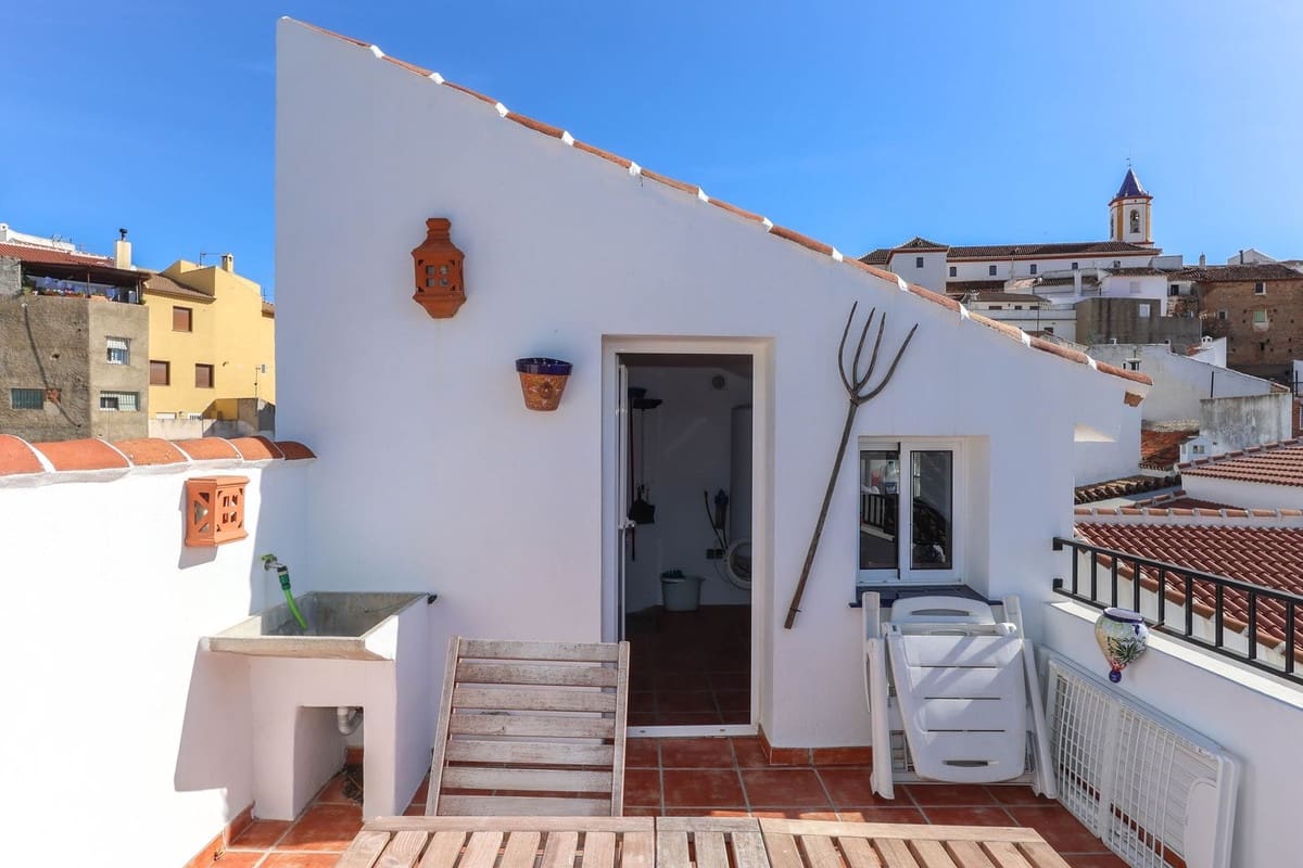 3 slaapkamer Huis te koop in Yunquera - € 99.000 (Ref: 8941055)