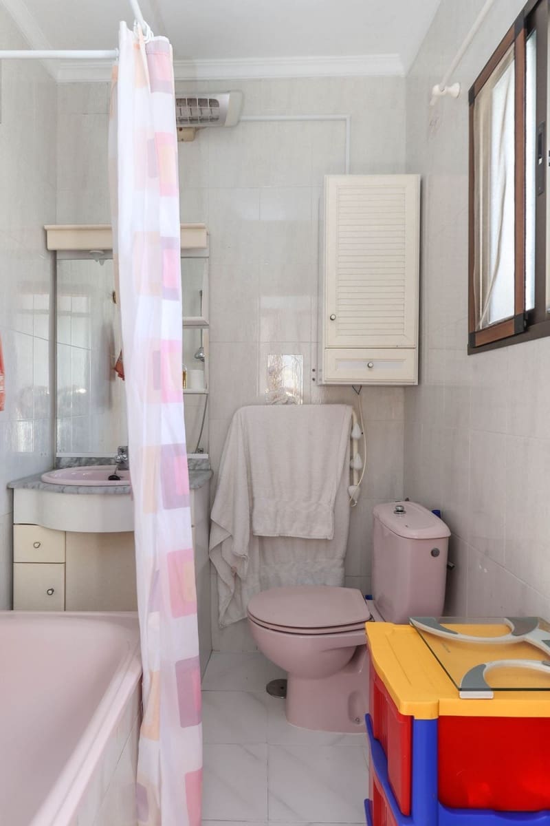 3 slaapkamer Huis te koop in Yunquera - € 99.000 (Ref: 8941055)