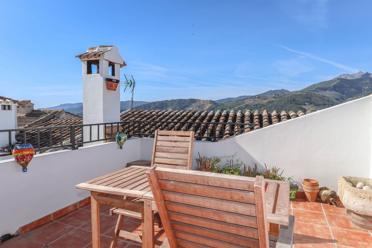 3 slaapkamer Huis te koop in Yunquera - € 99.000 (Ref: 8941055)