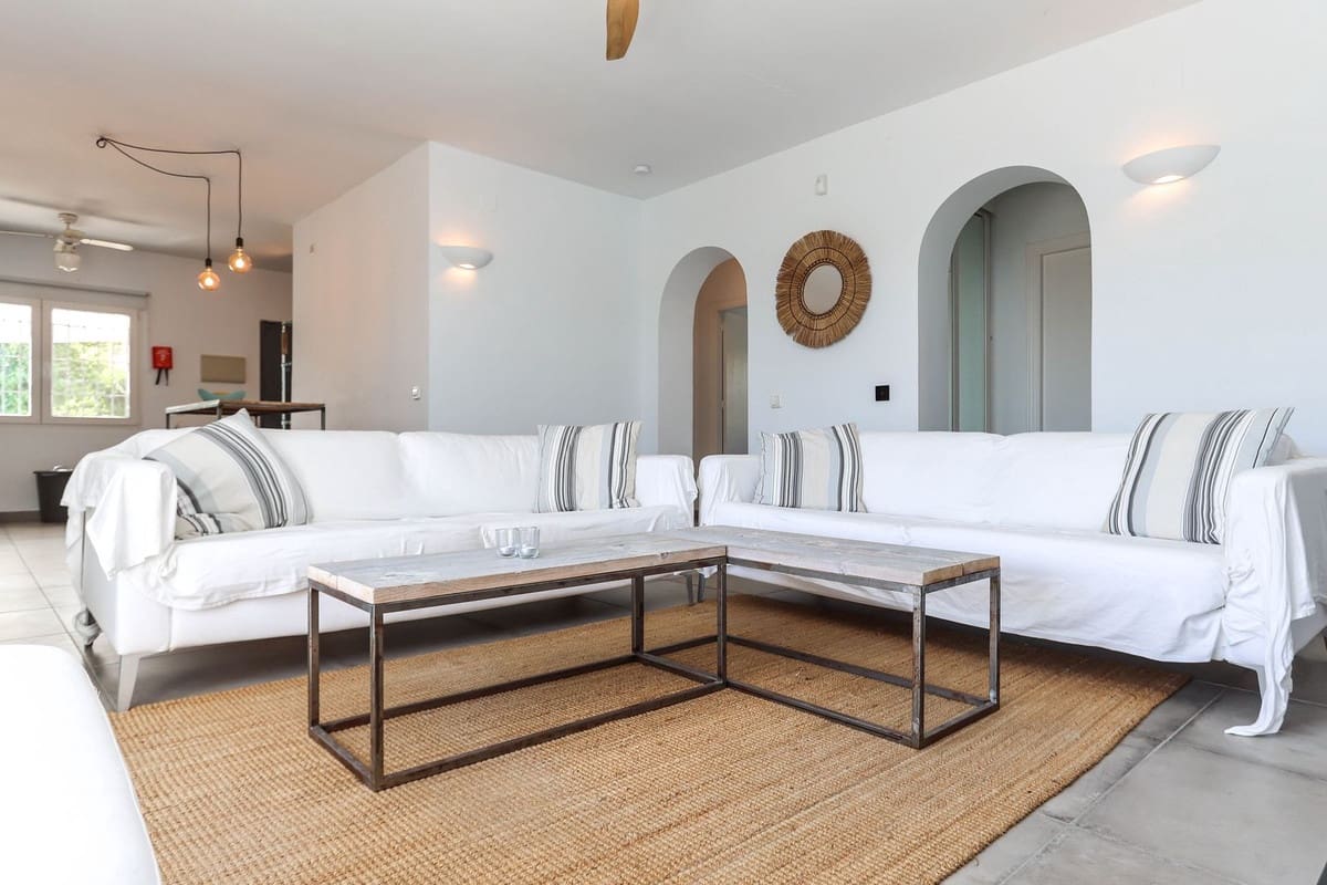 3 soverom Villa til salgs i Coin med svømmebasseng garasje - € 485 000 (Ref: 8953292)