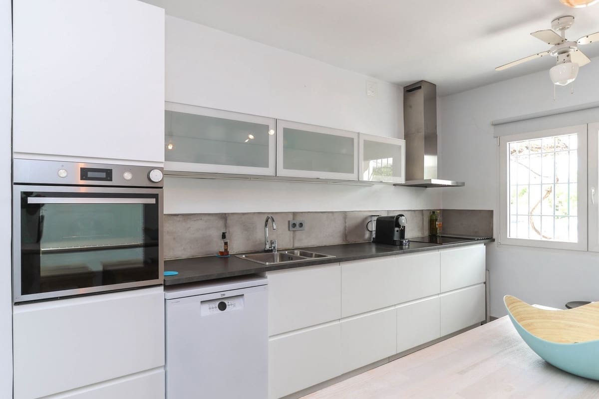 3 soverom Villa til salgs i Coin med svømmebasseng garasje - € 485 000 (Ref: 8953292)