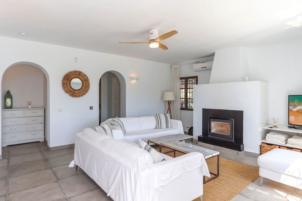 3 soverom Villa til salgs i Coin med svømmebasseng garasje - € 485 000 (Ref: 8953292)