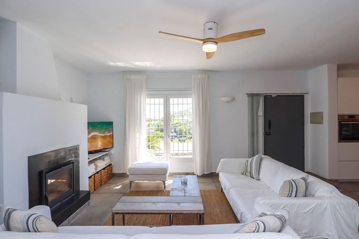 3 soverom Villa til salgs i Coin med svømmebasseng garasje - € 485 000 (Ref: 8953292)