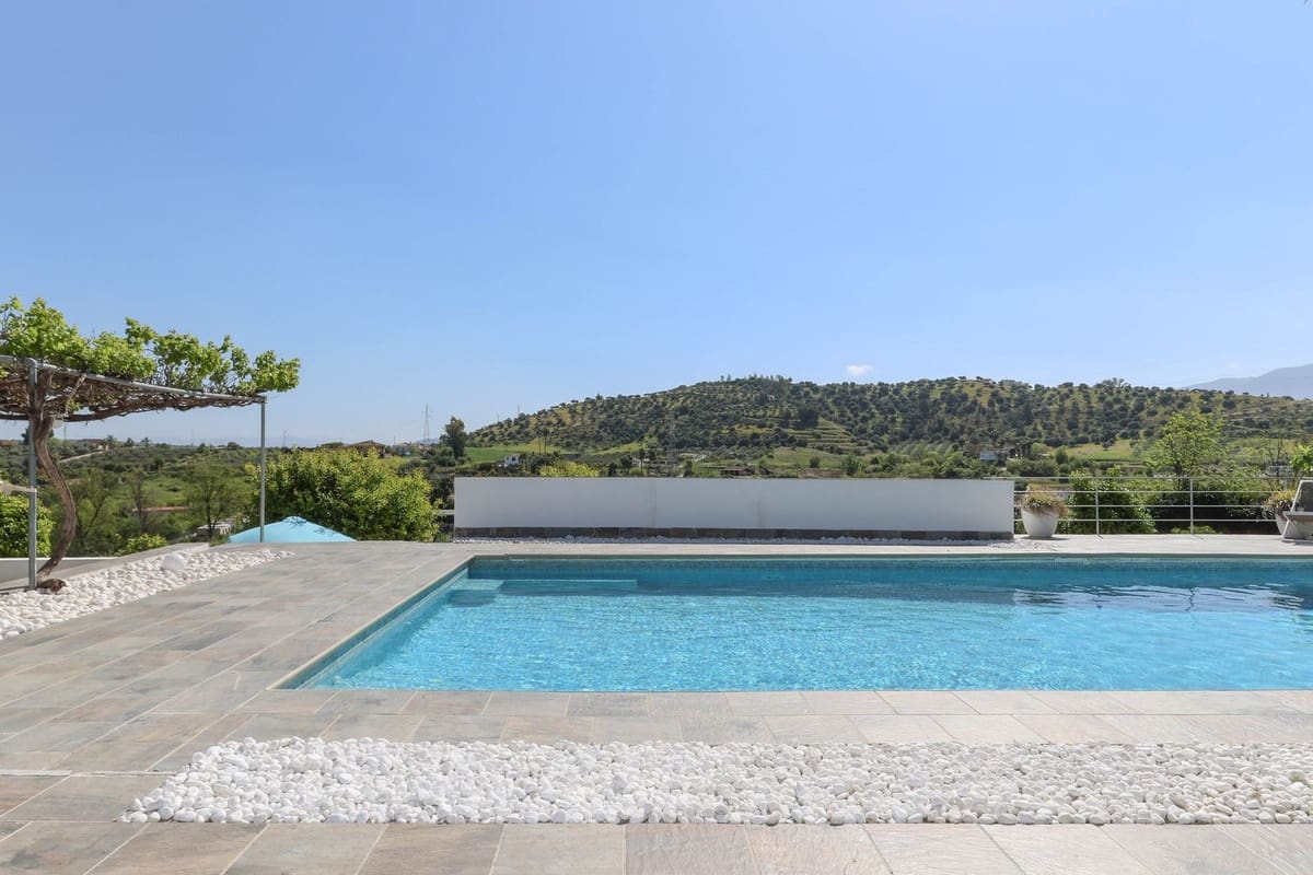 3 soverom Villa til salgs i Coin med svømmebasseng garasje - € 485 000 (Ref: 8953292)