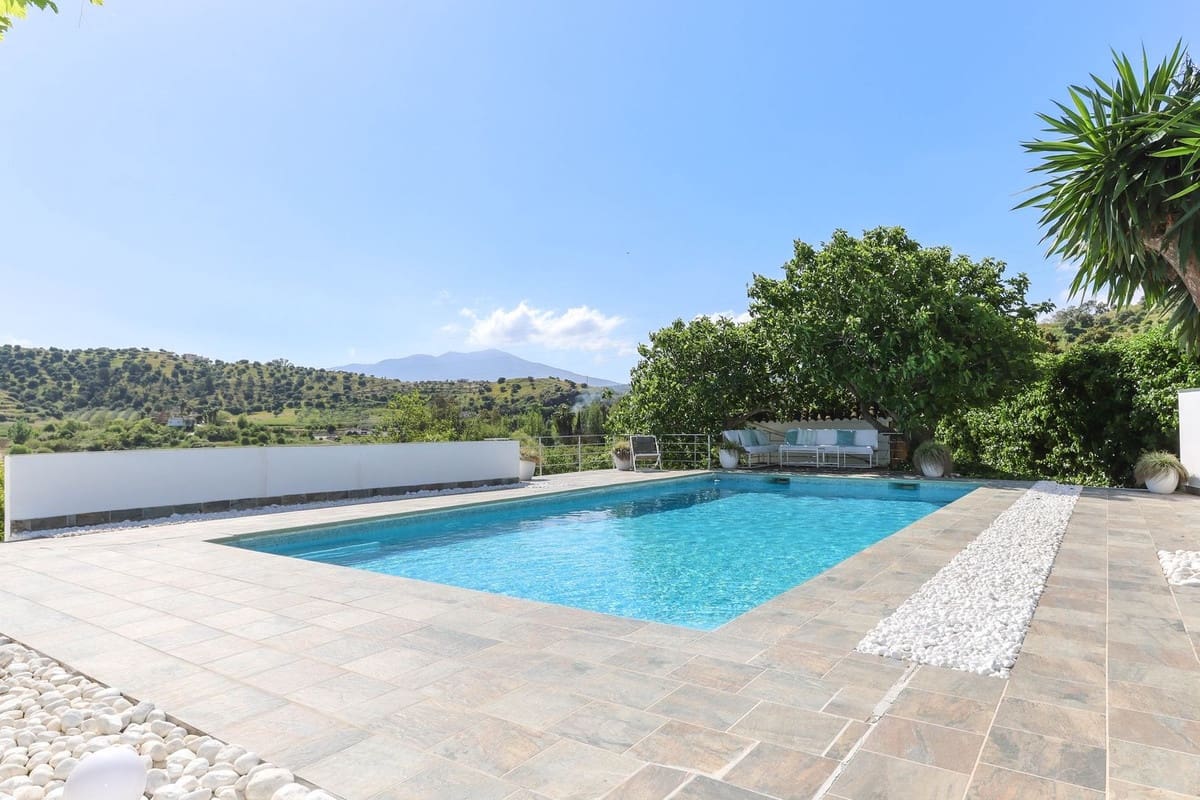 3 soverom Villa til salgs i Coin med svømmebasseng garasje - € 485 000 (Ref: 8953292)