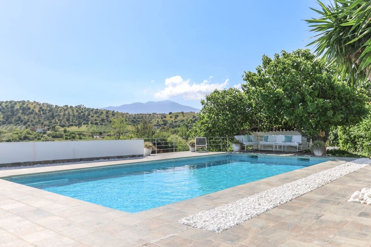 3 soverom Villa til salgs i Coin med svømmebasseng garasje - € 485 000 (Ref: 8953292)