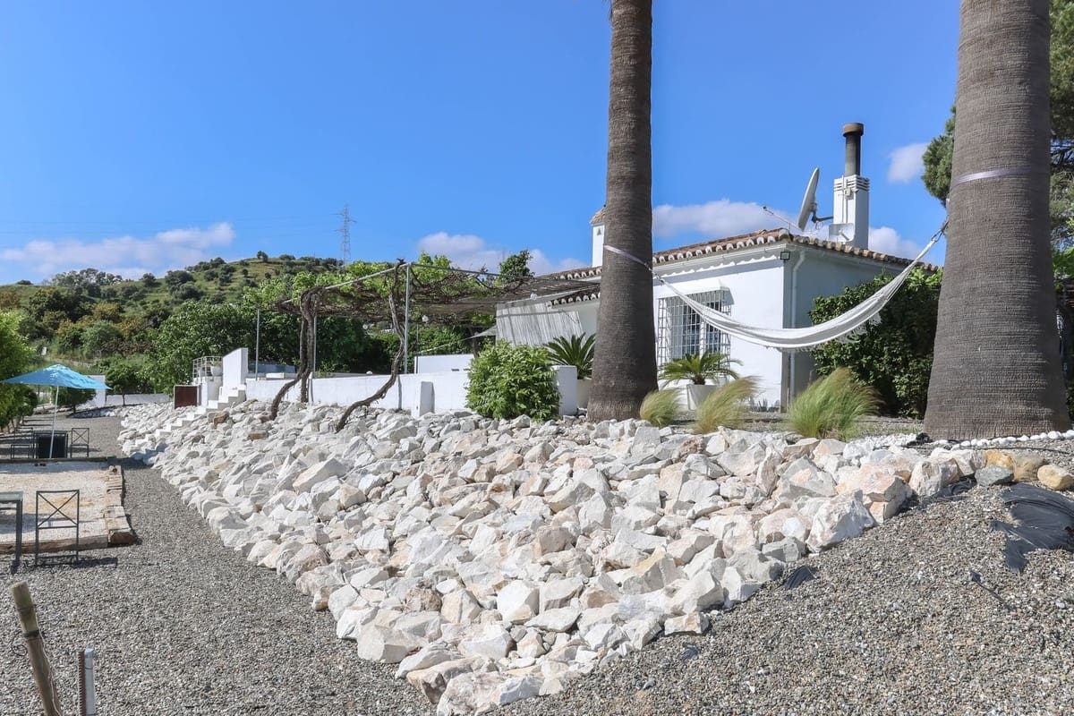 3 soverom Villa til salgs i Coin med svømmebasseng garasje - € 485 000 (Ref: 8953292)