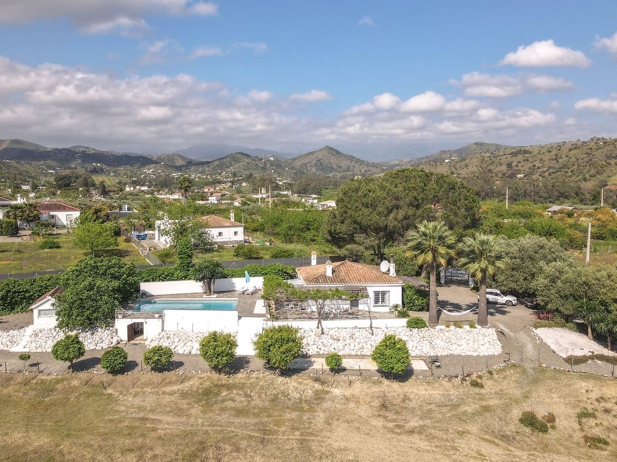 3 soverom Villa til salgs i Coin med svømmebasseng garasje - € 485 000 (Ref: 8953292)