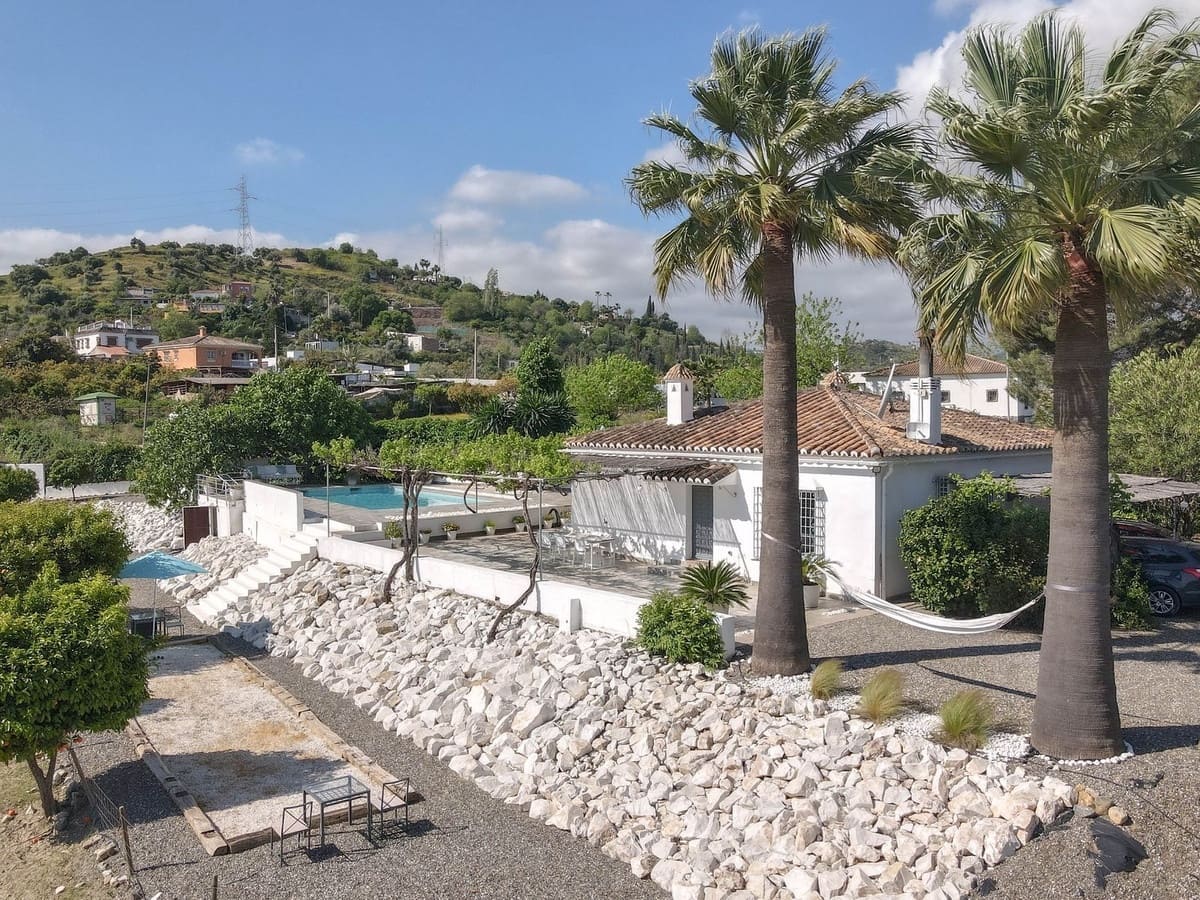 3 soverom Villa til salgs i Coin med svømmebasseng garasje - € 485 000 (Ref: 8953292)