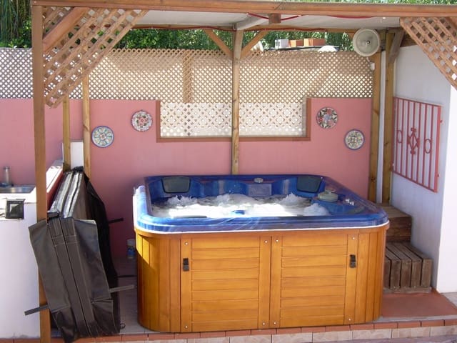 5 quarto Hotel para venda em Cártama com piscina garagem - 495 000 € (Ref: 9005837)