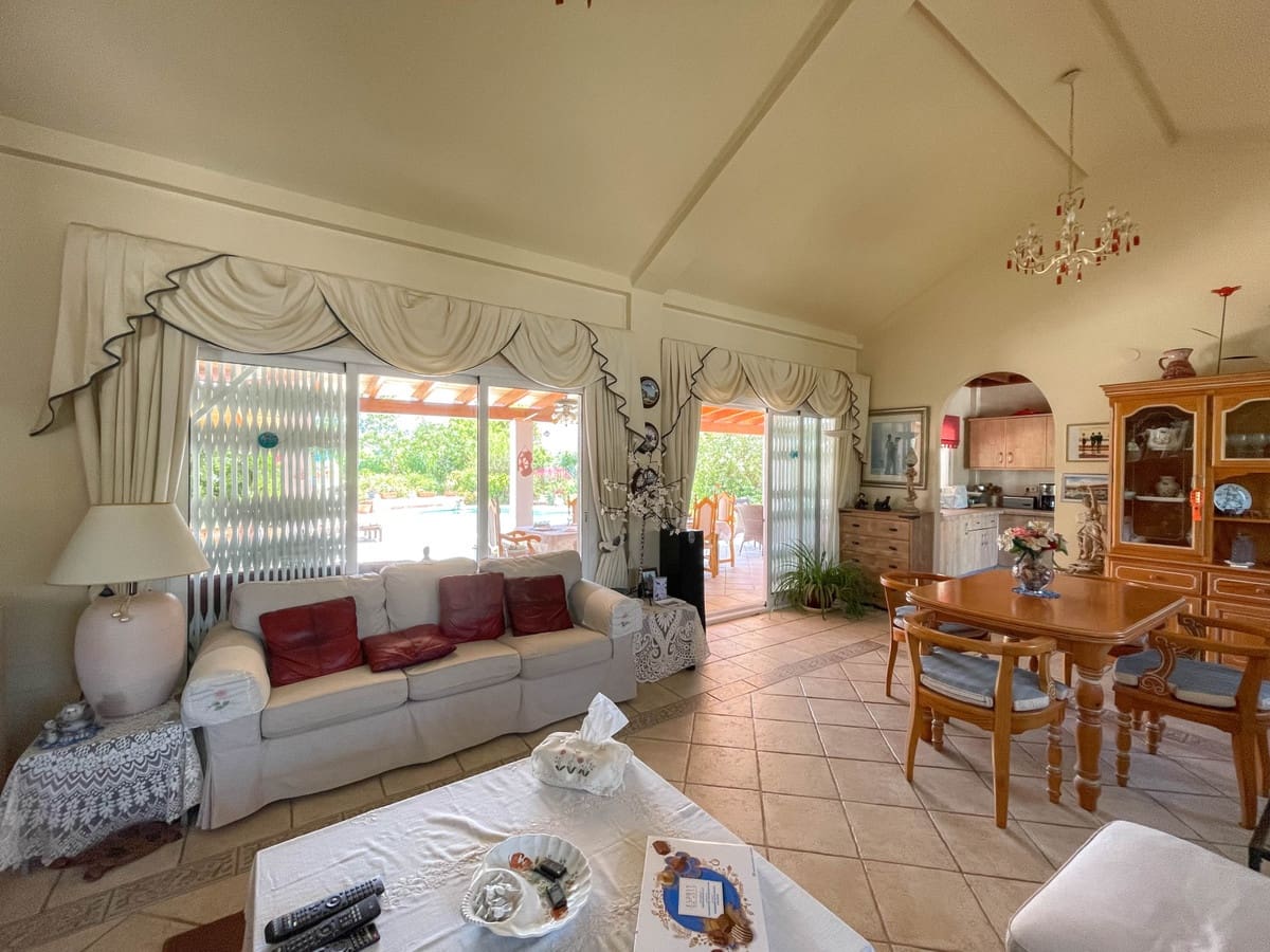 5 soveværelse Villa til salg i Cartama med swimmingpool garage - € 495.000 (Ref: 9005838)