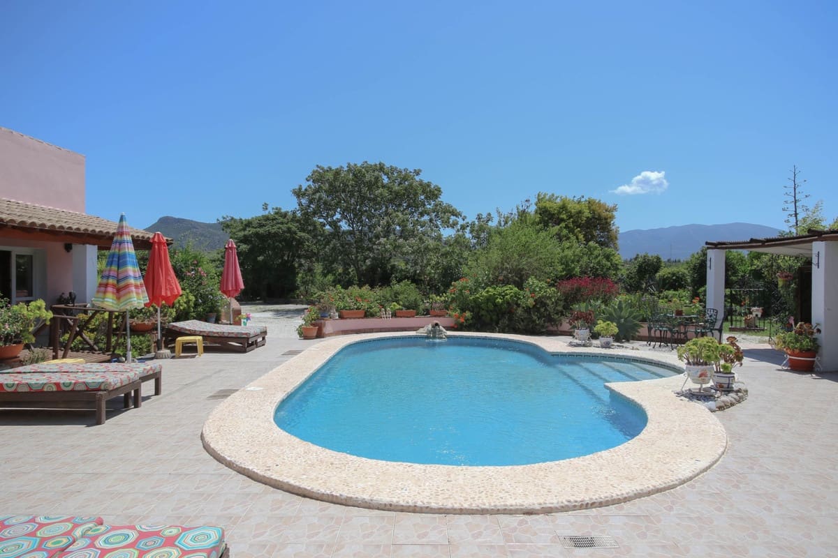 5 soveværelse Villa til salg i Cartama med swimmingpool garage - € 495.000 (Ref: 9005838)