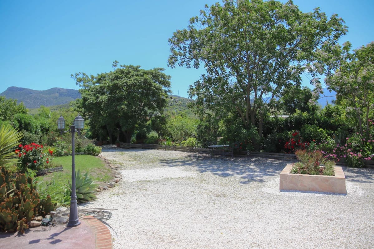 5 soveværelse Villa til salg i Cartama med swimmingpool garage - € 495.000 (Ref: 9005838)