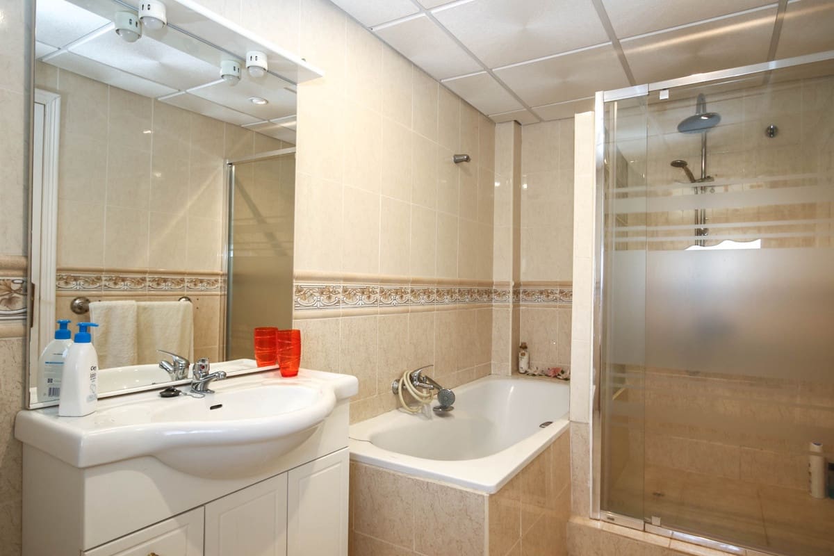 5 bedroom Villa for sale in Cartama with pool garage - € 495,000 (Ref: 9005838)