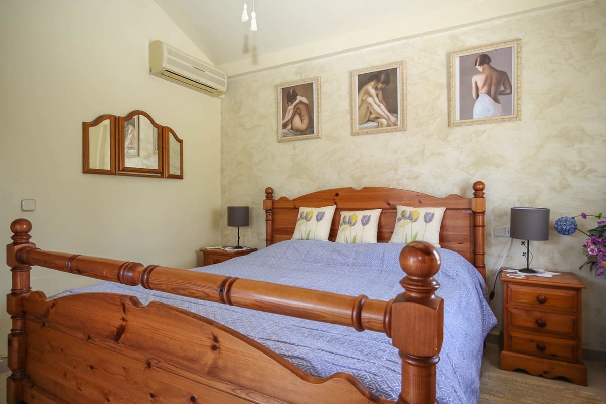 5 bedroom Villa for sale in Cartama with pool garage - € 495,000 (Ref: 9005838)