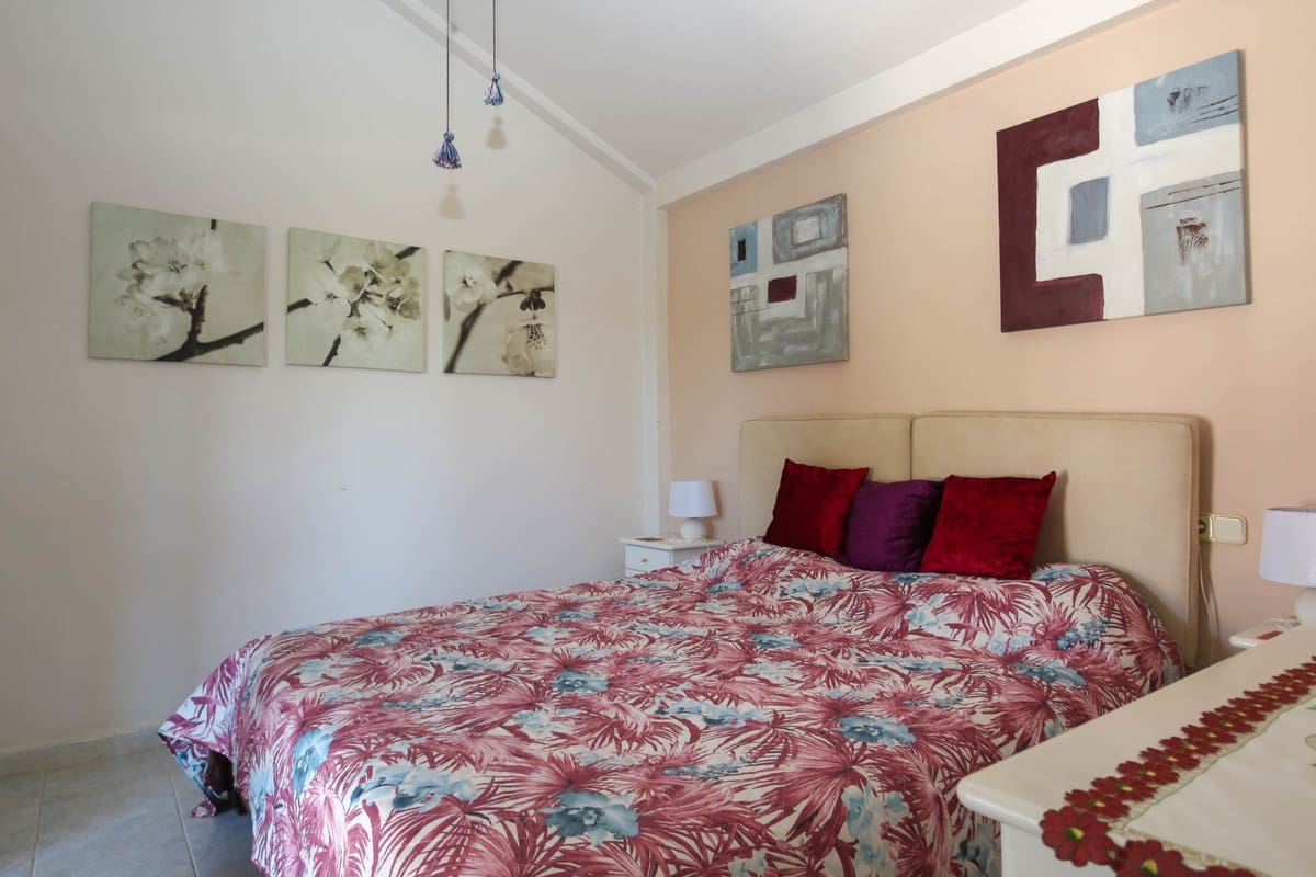 5 bedroom Villa for sale in Cartama with pool garage - € 495,000 (Ref: 9005838)