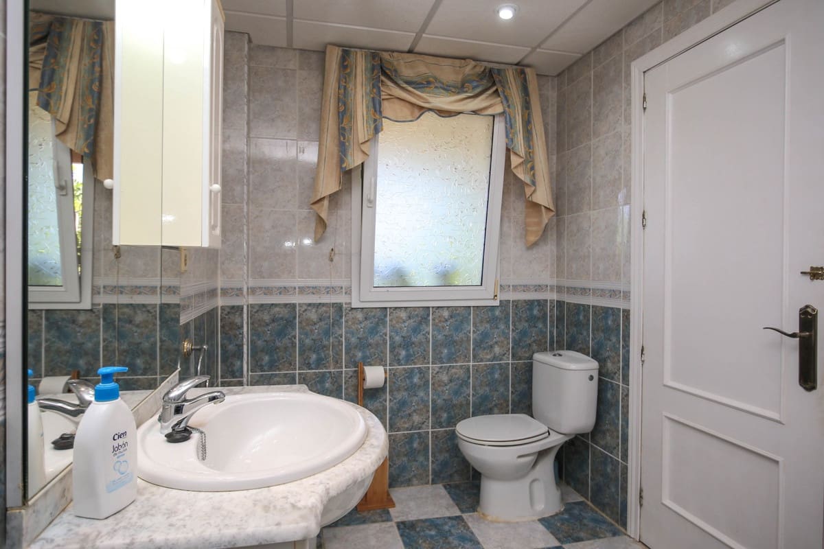 5 bedroom Villa for sale in Cartama with pool garage - € 495,000 (Ref: 9005838)