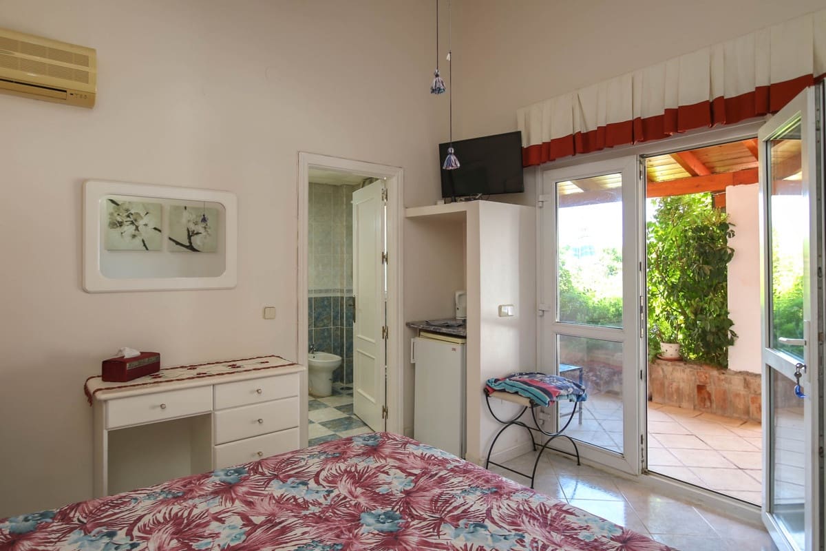 5 bedroom Villa for sale in Cartama with pool garage - € 495,000 (Ref: 9005838)