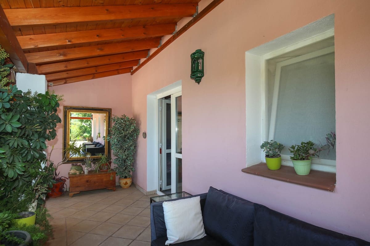 5 bedroom Villa for sale in Cartama with pool garage - € 495,000 (Ref: 9005838)