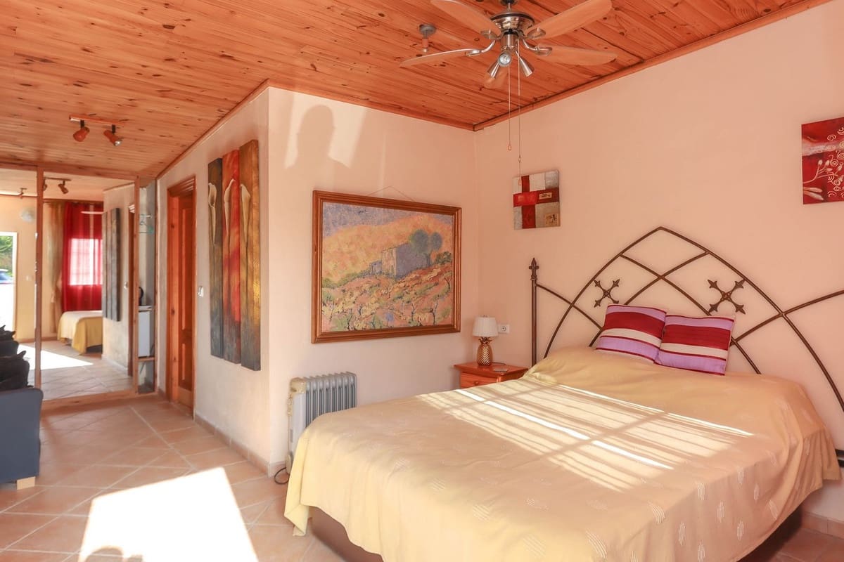 5 bedroom Villa for sale in Cartama with pool garage - € 495,000 (Ref: 9005838)