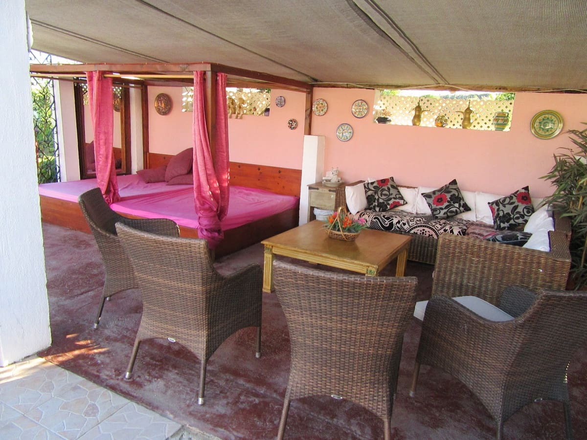 5 bedroom Villa for sale in Cartama with pool garage - € 495,000 (Ref: 9005838)
