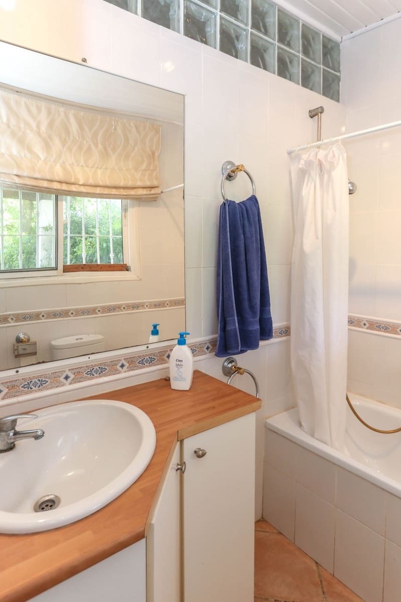 5 bedroom Villa for sale in Cartama with pool garage - € 495,000 (Ref: 9005838)