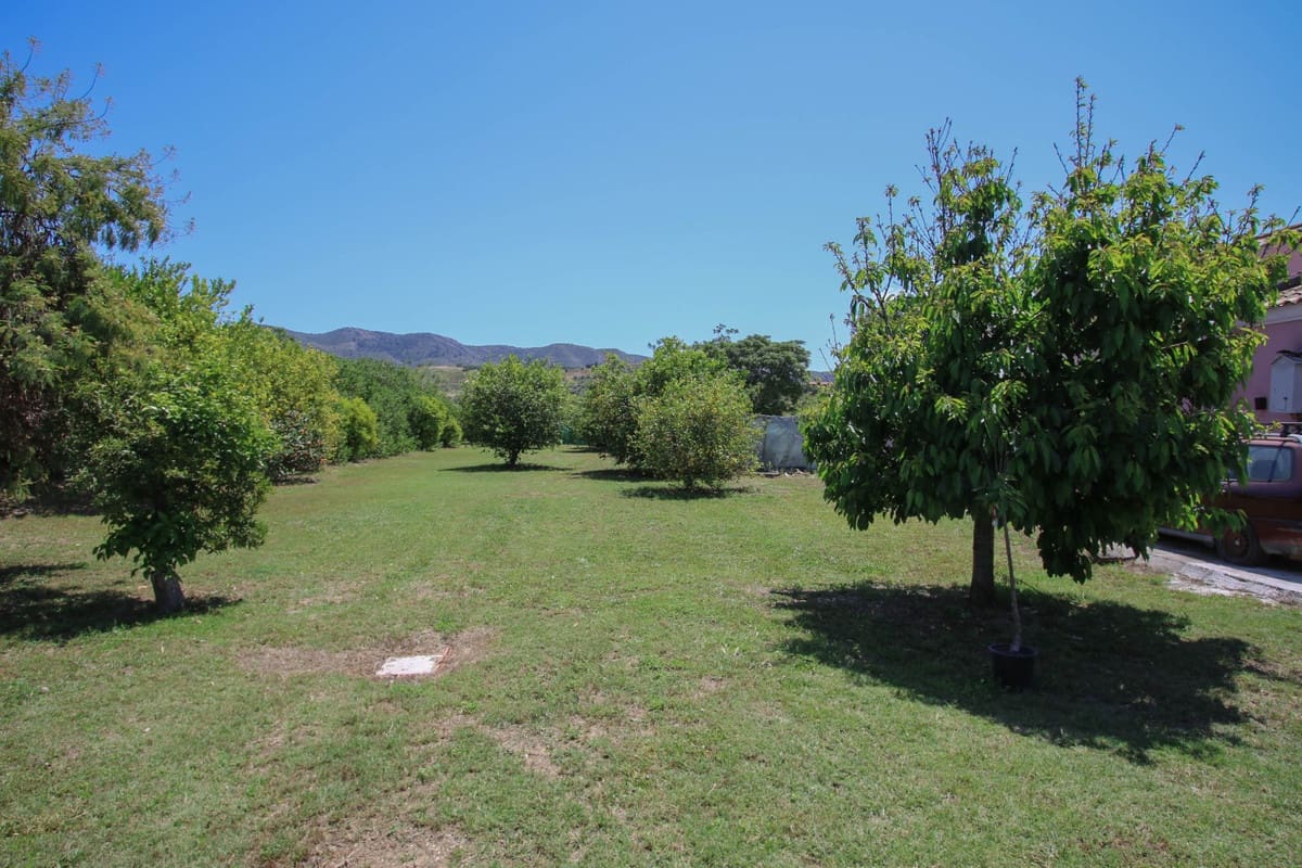 5 bedroom Villa for sale in Cartama with pool garage - € 495,000 (Ref: 9005838)