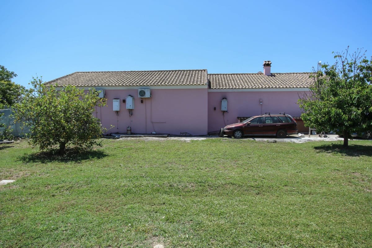 5 bedroom Villa for sale in Cartama with pool garage - € 495,000 (Ref: 9005838)