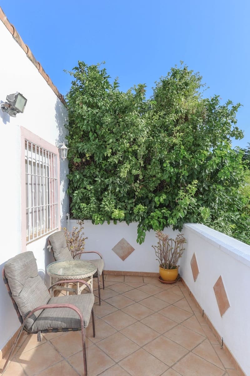 5 bedroom Villa for sale in Cartama with pool garage - € 495,000 (Ref: 9005838)