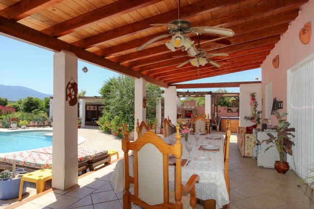 5 sovrum Villa till salu i Cártama med pool garage - 495 000 € (Ref: 9005838)