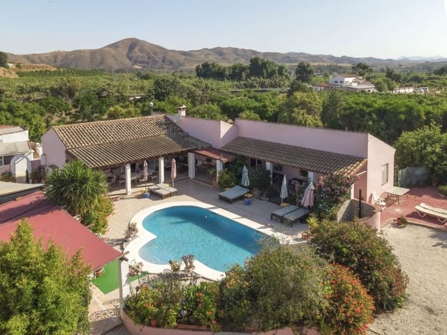 5 bedroom Villa for sale in Cártama with pool garage - € 495,000 (Ref: 9005838)