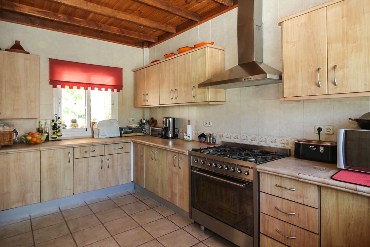 5 soveværelse Villa til salg i Cartama med swimmingpool garage - € 495.000 (Ref: 9005838)