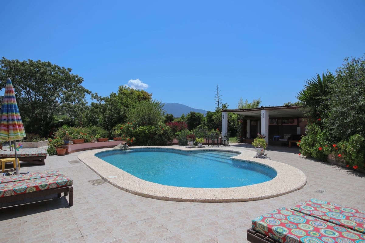 5 soveværelse Villa til salg i Cartama med swimmingpool garage - € 495.000 (Ref: 9005838)