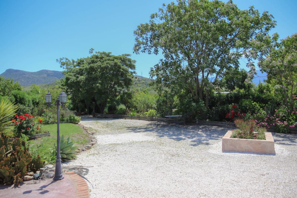 5 soveværelse Villa til salg i Cartama med swimmingpool garage - € 495.000 (Ref: 9005838)