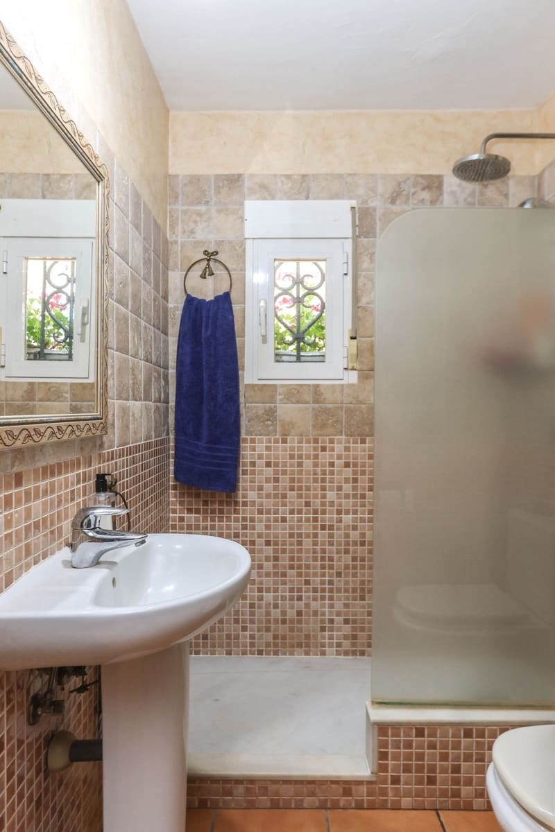 1 soverom Kommersiell til salgs i Monda med garasje - € 545 000 (Ref: 9113383)