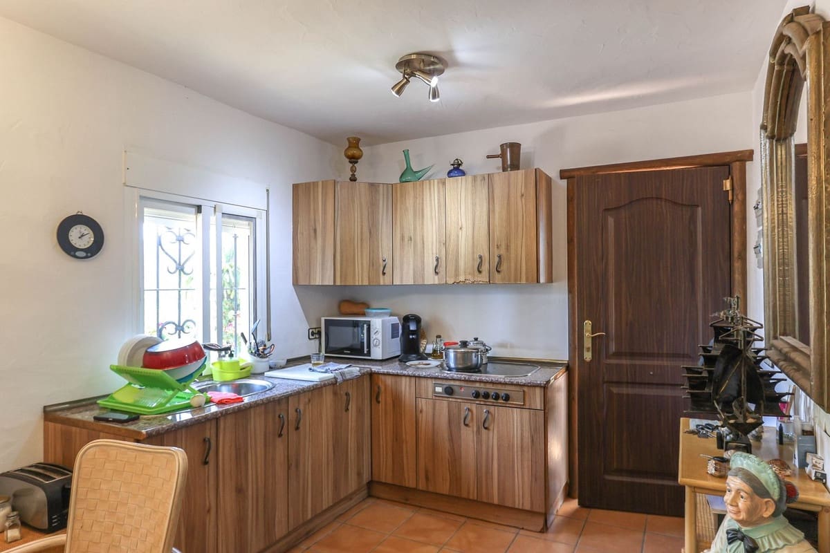 1 soverom Kommersiell til salgs i Monda med garasje - € 545 000 (Ref: 9113383)